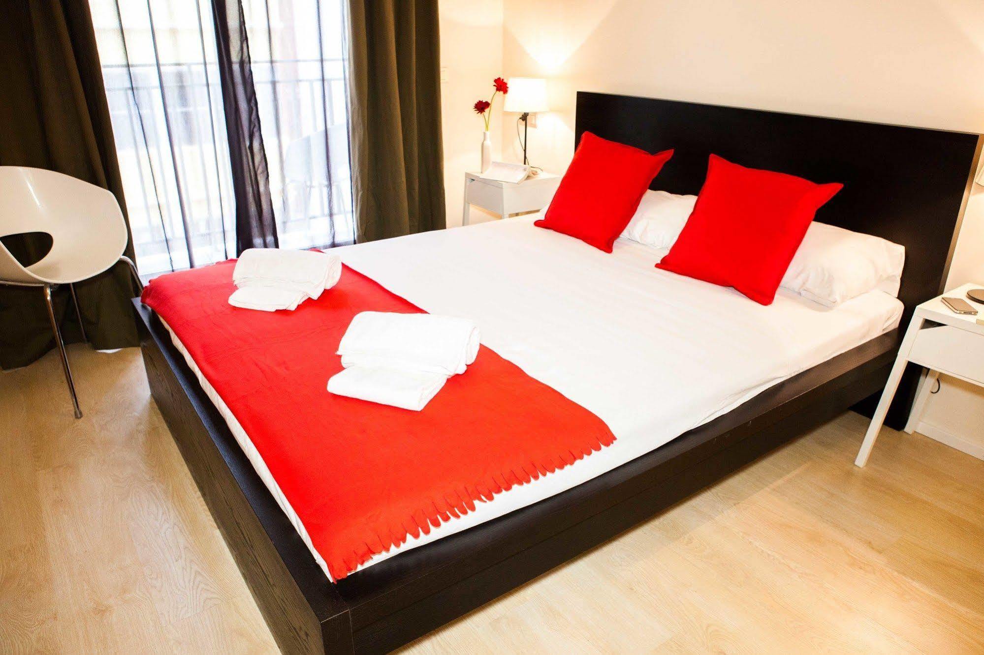 Hulot B&B Valencia Room photo