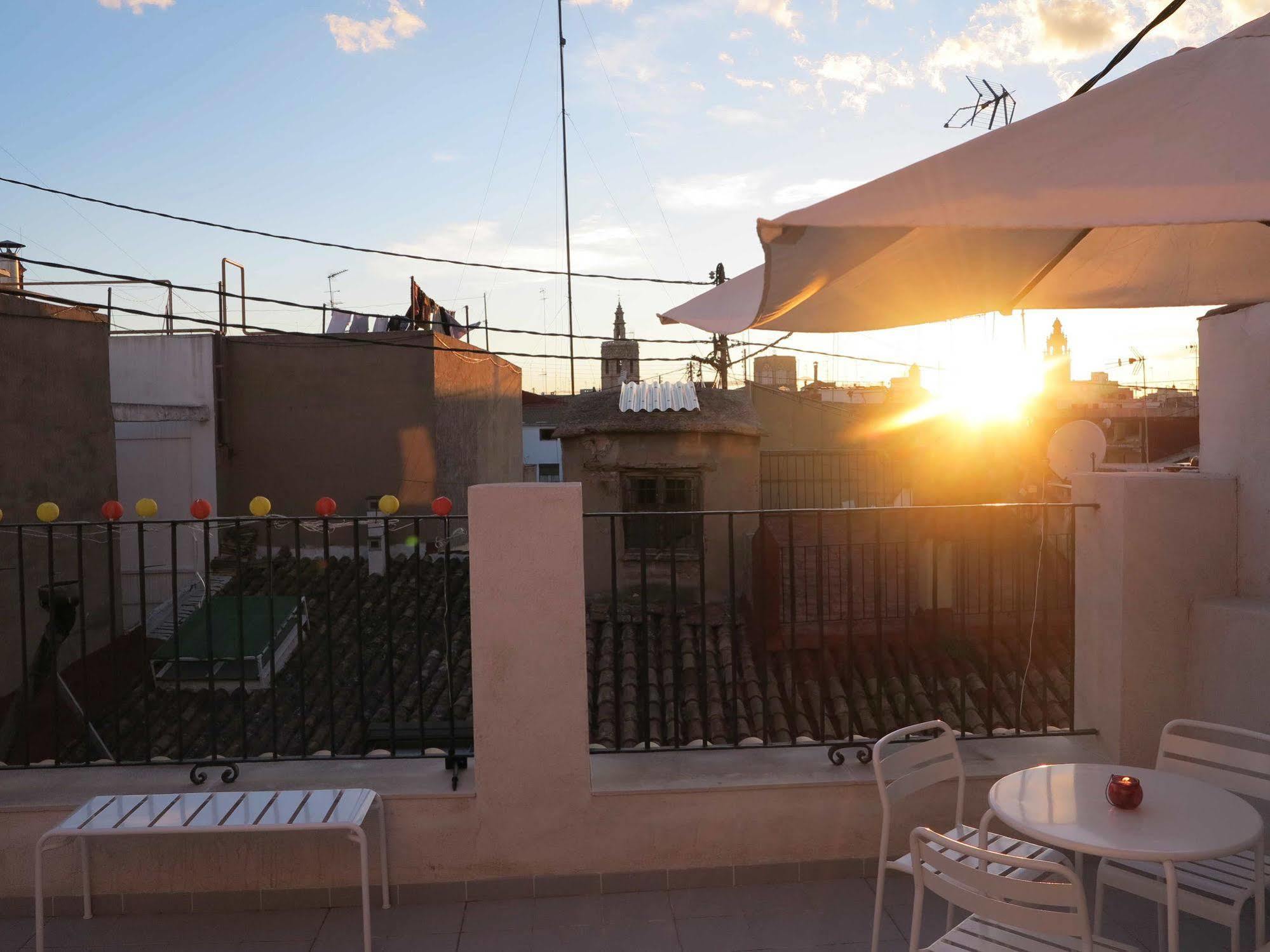 Hulot B&B Valencia Exterior photo